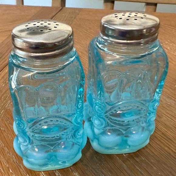 Mosser Glass Eye Winkler Pattern Salt and Pepper Shaker - Picture 3 of 4